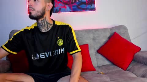 Snapshot of valentino_bel chatting on 2, 4, 2026 Nick online show from 2, 4, 2026