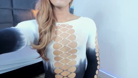 Snapshot of valentino_moon chatting on 1, 11, 2025 valentino moon online show from 1, 11, 2025