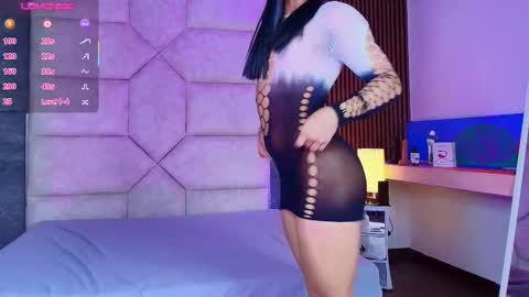 Snapshot of valentino_moon chatting on 5, 12, 2025 valentino moon online show from 5, 12, 2025