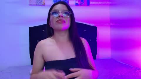 Snapshot of valeria__lux chatting on 21, 5, 2026 Valeria online show from 21, 5, 2026