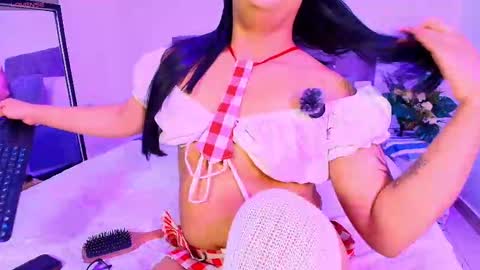 Snapshot of valeria_prado chatting on 6, 11, 2025 valeria_prado online show from 6, 11, 2025