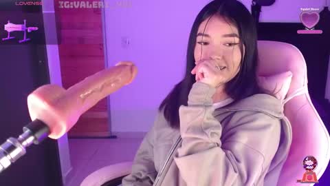 Snapshot of valeribell1 chatting on 28, 11, 2025 Valeri online show from 28, 11, 2025