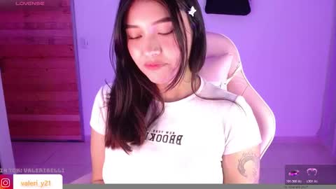 Snapshot of valeribell1 chatting on 15, 12, 2025 Valeri online show from 15, 12, 2025