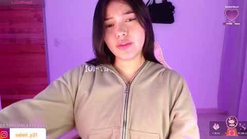 Snapshot of valeribell1 chatting on 18, 12, 2025 Valeri online show from 18, 12, 2025