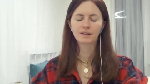 valerie_rose777 online show from 6, 1, 2025