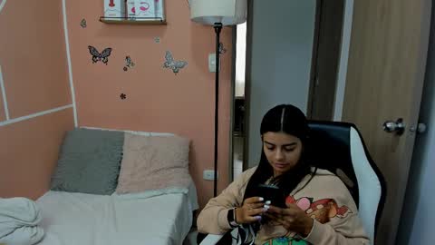 Juli C online show from 6, 3, 2025