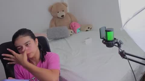 Snapshot of valerihouse_ chatting on 4, 8, 2026 valerihouse_ online show from 4, 8, 2026
