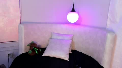 Snapshot of valeriia_moon chatting on 13, 12, 2024 Valeria GomezGMT-5 2200-0600 online show from 13, 12, 2024