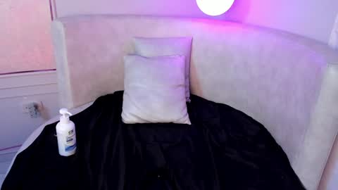 Snapshot of valeriia_moon chatting on 16, 1, 2025 Valeria GomezGMT-5 2200-0600 online show from 16, 1, 2025