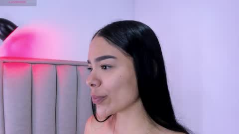 Snapshot of valery__nova chatting on 5, 4, 2026 Cris online show from 5, 4, 2026