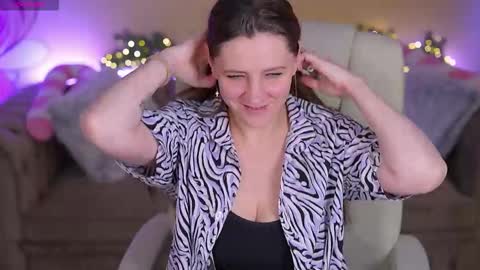 Snapshot of valerymurr chatting on 5, 1, 2026 V A L E R Y M U R online show from 5, 1, 2026