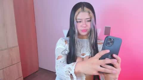 Snapshot of valeska__v chatting on 29, 9, 2025 your loveee online show from 29, 9, 2025