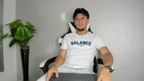 Snapshot of valetino_stonee chatting on 14, 4, 2026 Valentino online show from 14, 4, 2026