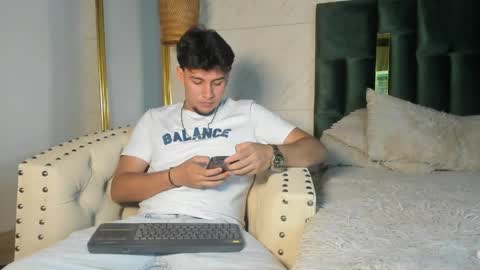 Snapshot of valetino_stonee chatting on 15, 4, 2026 Valentino online show from 15, 4, 2026