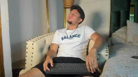 Snapshot of valetino_stonee chatting on 15, 4, 2026 Valentino online show from 15, 4, 2026