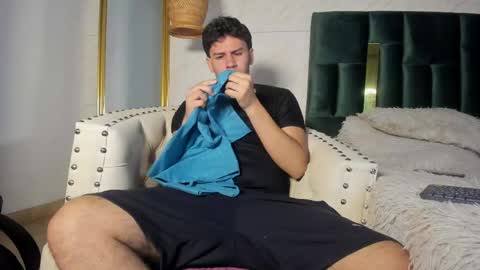 Snapshot of valetino_stonee chatting on 17, 4, 2026 Valentino online show from 17, 4, 2026