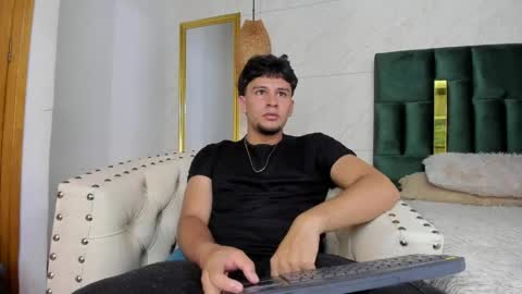 Snapshot of valetino_stonee chatting on 25, 4, 2026 Valentino online show from 25, 4, 2026