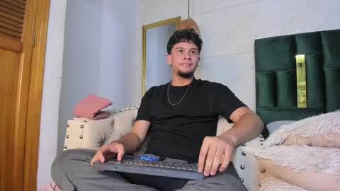 Snapshot of valetino_stonee chatting on 30, 4, 2026 Valentino online show from 30, 4, 2026