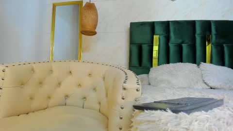 Snapshot of valetino_stonee chatting on 3, 5, 2026 Valentino online show from 3, 5, 2026