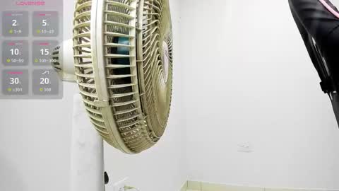 Snapshot of valkiiriaa_ chatting on 13, 11, 2025 valkiiriaa_ online show from 13, 11, 2025
