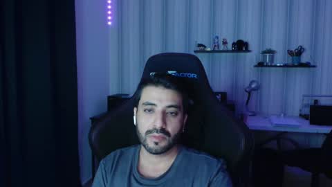 Snapshot of vallartamexi chatting on 12, 10, 2025 Roberto Carlos online show from 12, 10, 2025