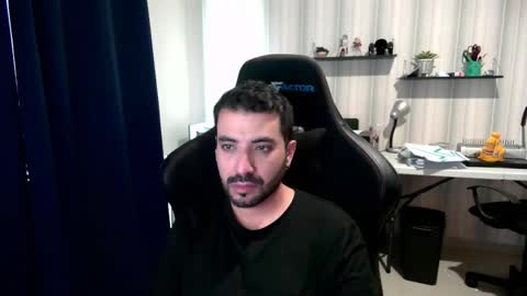 Snapshot of vallartamexi chatting on 31, 10, 2025 Roberto Carlos online show from 31, 10, 2025