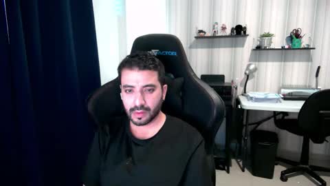 Snapshot of vallartamexi chatting on 2, 11, 2025 Roberto Carlos online show from 2, 11, 2025