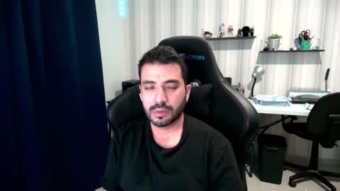 Snapshot of vallartamexi chatting on 4, 11, 2025 Roberto Carlos online show from 4, 11, 2025