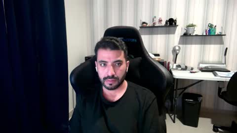 Snapshot of vallartamexi chatting on 10, 11, 2025 Roberto Carlos online show from 10, 11, 2025