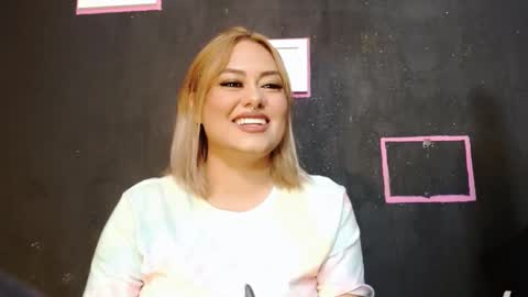 Snapshot of vallery_doll chatting on 2, 2, 2025 Valerie online show from 2, 2, 2025