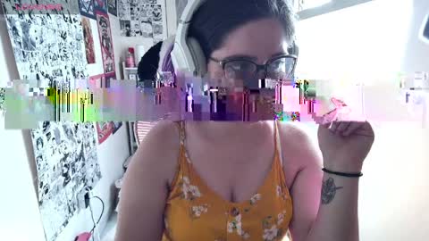 Snapshot of vallolet1_ chatting on 4, 4, 2026 Im Violet online show from 4, 4, 2026
