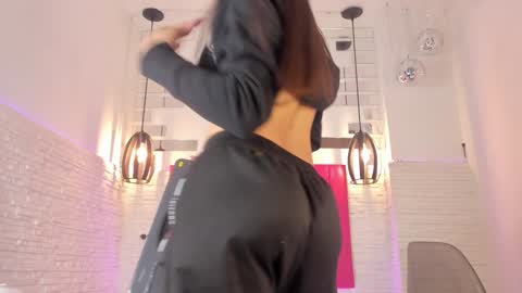 Snapshot of valloletsamar chatting on 7, 1, 2025 Vallolet Peach online show from 7, 1, 2025