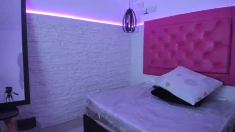 Snapshot of valloletsamar chatting on 8, 2, 2025 Vallolet Peach online show from 8, 2, 2025