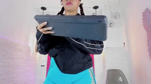 Snapshot of valloletsamar chatting on 9, 2, 2025 Vallolet Peach online show from 9, 2, 2025