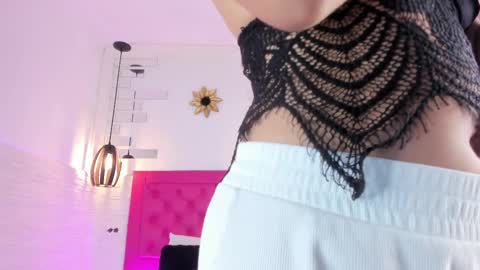 Snapshot of valloletsamar chatting on 28, 2, 2025 Vallolet Peach online show from 28, 2, 2025