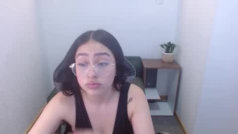 Snapshot of vallolett__ chatting on 27, 11, 2025 vallolett__ online show from 27, 11, 2025