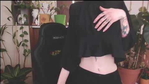 Snapshot of vampire_valentine chatting on 31, 3, 2026 Mollyy Valentine online show from 31, 3, 2026