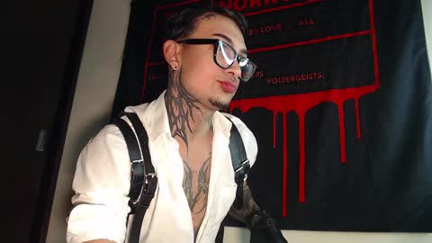 david guzman i model independenthelp me with a thumbs up online show from 31, 1, 2025