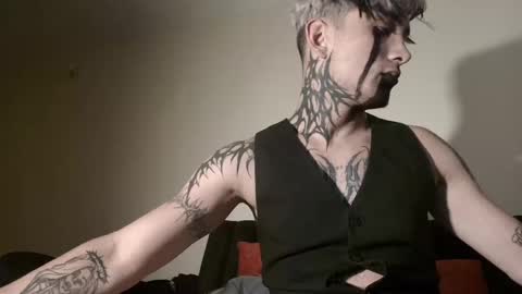 david guzman i model independenthelp me with a thumbs up online show from 7, 3, 2025