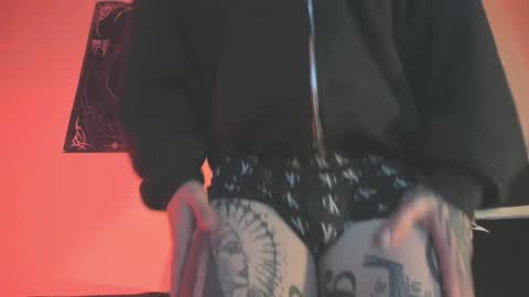 david guzman i model independenthelp me with a thumbs up online show from 10, 9, 2025