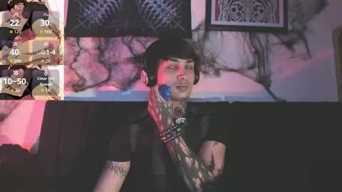 david guzman i model independenthelp me with a thumbs up online show from 27, 10, 2025