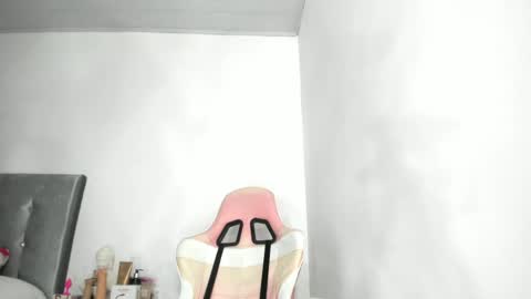 Snapshot of vanelikrose chatting on 8, 5, 2026 vanelikrose online show from 8, 5, 2026