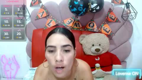 Snapshot of vanesa_19_ chatting on 28, 10, 2025 VANESA online show from 28, 10, 2025