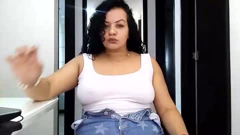 Snapshot of vanesam chatting on 3, 5, 2026 vanessa and samantha online show from 3, 5, 2026
