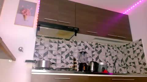 VANESSA BRETT online show from 24, 2, 2025