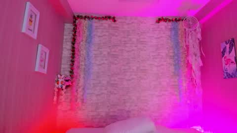 Snapshot of vanessa_santillan chatting on 2, 4, 2026 Vanessa online show from 2, 4, 2026