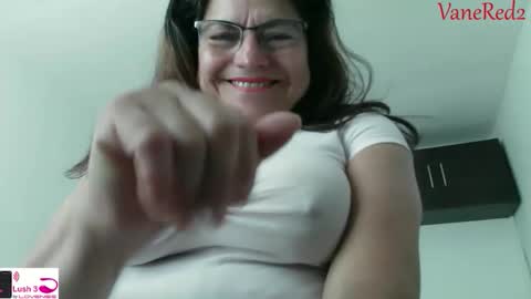 Snapshot of vanessared2 chatting on 16, 10, 2025 Vanesared2 online show from 16, 10, 2025