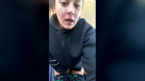 Snapshot of vanessareed_ chatting on 3, 5, 2026 vanessareed_ online show from 3, 5, 2026