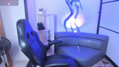 vanessascott_ online show from 4, 12, 2025