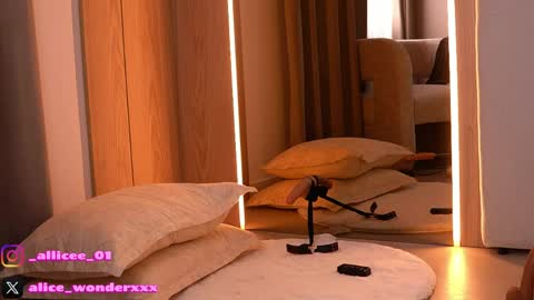 Vanessa Simon online show from 11, 4, 2026